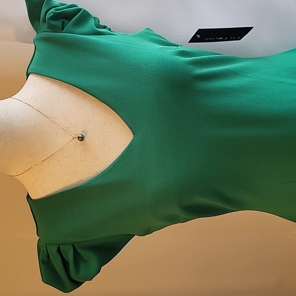 Enfocus Studio Dresses & Skirts - Enfocus Studio Green Sheath Dress V-Neck Flutter Sleeveless